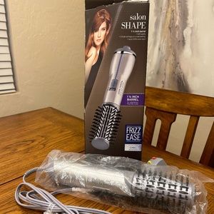 John Frieda Salon Shape 1 1/2 in barrel blow dryer curling brush NWB
